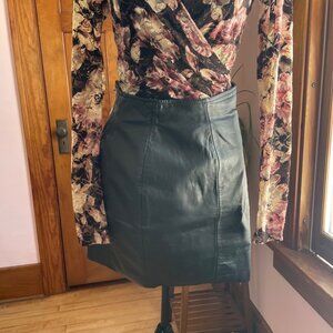 Y2K Style Leather Mini Skirt Office Siren Size Mob Wife Winter Sz Small Goth NYE
